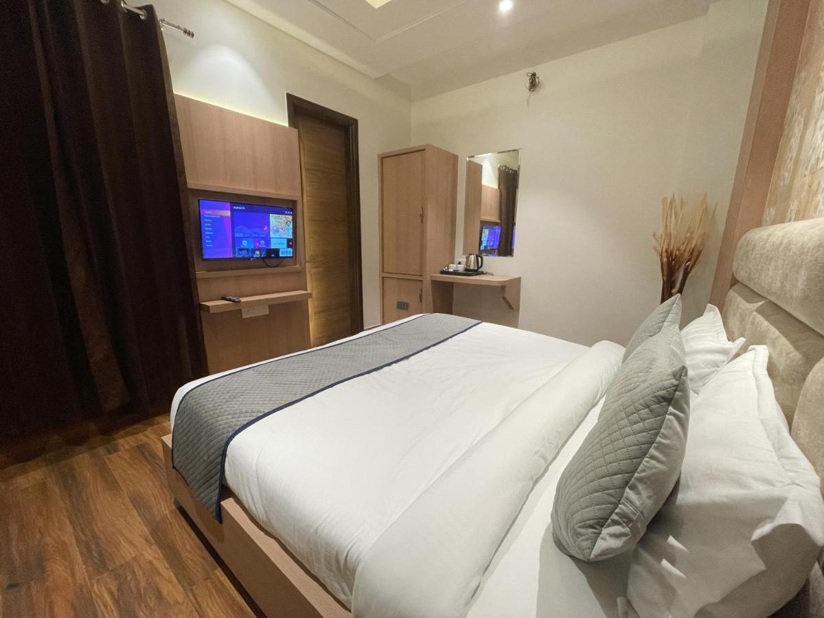 Hotel Crown Savoy, Near Railway Station & Guru Nanak Dev University Amritsar Exterior foto