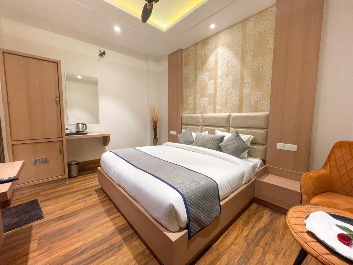 Hotel Crown Savoy, Near Railway Station & Guru Nanak Dev University Amritsar Exterior foto