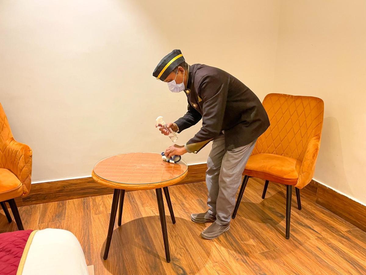 Hotel Crown Savoy, Near Railway Station & Guru Nanak Dev University Amritsar Exterior foto