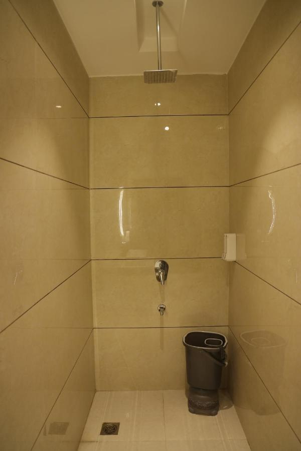Hotel Crown Savoy, Near Railway Station & Guru Nanak Dev University Amritsar Exterior foto